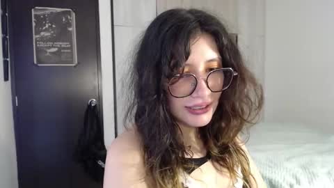 Snapshot of mariana124_ chatting on October 27, 2025, 9:19 pm Mariana online show from October 27, 2025, 9:19 pm