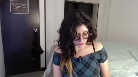 Snapshot of mariana124_ chatting on November 23, 2025, 9:25 pm Mariana online show from November 23, 2025, 9:25 pm