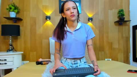 Snapshot of mariana_aangel chatting on February 9, 2025, 2:29 pm Mariana Angel online show from February 9, 2025, 2:29 pm