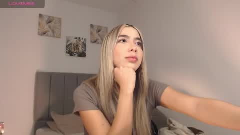 Mariana online show from April 14, 2026, 11:44 pm