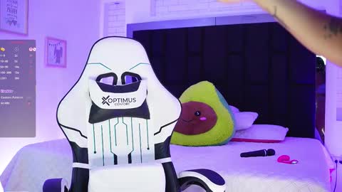 Mariana  online show from November 17, 2025, 6:57 pm