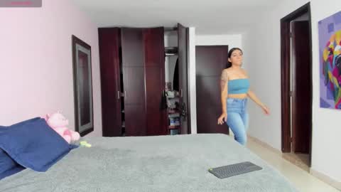 MARIANA Y VALENTINA online show from February 12, 2026, 11:05 am