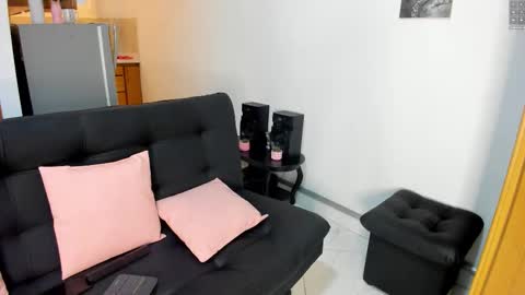 Mariana online show from November 16, 2025, 11:16 am