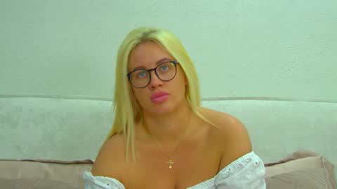 Snapshot of marianeumann chatting on May 2, 2026, 6:24 pm Maria online show from May 2, 2026, 6:24 pm