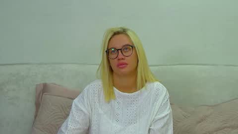 Snapshot of marianeumann chatting on May 11, 2026, 6:19 am Maria online show from May 11, 2026, 6:19 am
