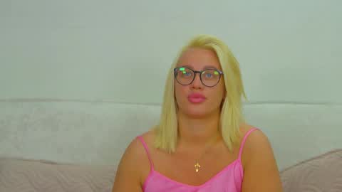 Snapshot of marianeumann chatting on May 24, 2026, 6:07 am Maria online show from May 24, 2026, 6:07 am