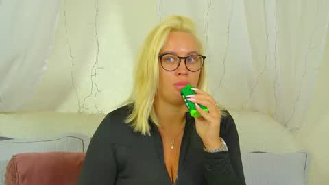 Snapshot of marianeumann chatting on May 25, 2026, 6:08 am Maria online show from May 25, 2026, 6:08 am