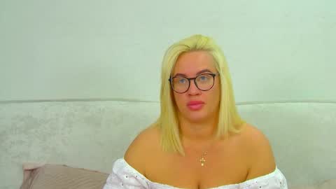 Snapshot of marianeumann chatting on June 5, 2026, 7:03 am Maria online show from June 5, 2026, 7:03 am