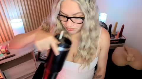 Marian Love  online show from April 13, 2026, 10:21 am