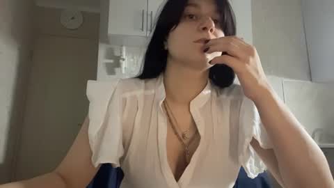 Snapshot of marianmollberg chatting on July 19, 2026, 11:08 pm Marian online show from July 19, 2026, 11:08 pm