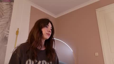 Marie LEAVE YOUR  WITH ME online show from May 3, 2026, 5:02 am