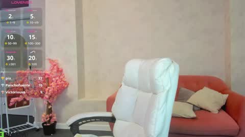 marie_hayes online show from May 18, 2026, 4:07 am