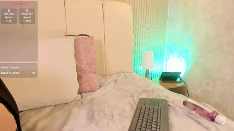 M A R I E online show from May 14, 2026, 1:12 am