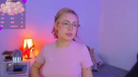 Snapshot of marieetaylor chatting on June 22, 2026, 7:33 pm Mariee online show from June 22, 2026, 7:33 pm