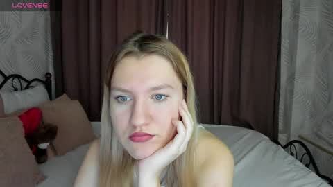 mariel_brown online show from December 7, 2024, 8:44 am
