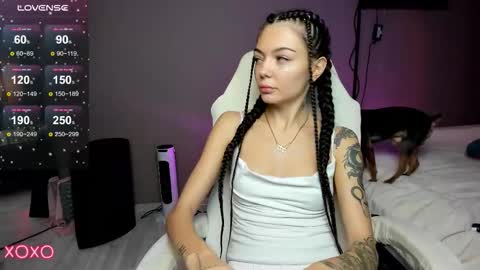 Snapshot of mariella__adams chatting on October 29, 2025, 7:32 am Maria online show from October 29, 2025, 7:32 am