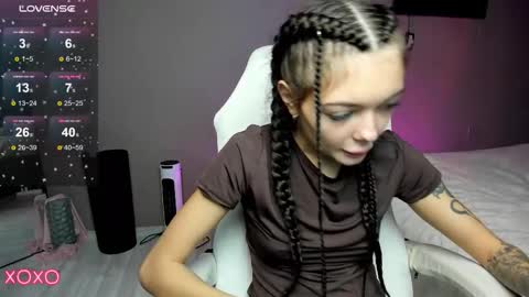 Snapshot of mariella__adams chatting on October 30, 2025, 10:06 am Maria online show from October 30, 2025, 10:06 am