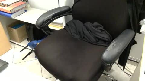 Snapshot of marikapikkola chatting on April 8, 2026, 4:40 pm Mary... online show from April 8, 2026, 4:40 pm