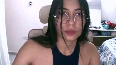 marilove40925 online show from November 7, 2025, 9:37 pm