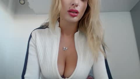 Snapshot of marilyndevilish chatting on November 22, 2025, 1:54 pm MarilynDevilish online show from November 22, 2025, 1:54 pm