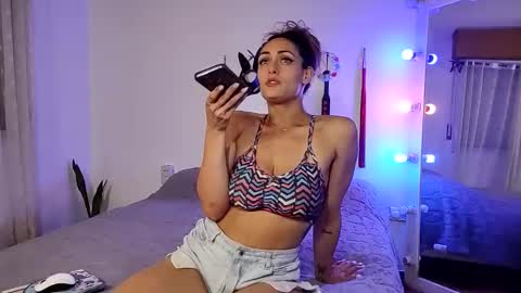 Snapshot of mariposa_2323 chatting on November 18, 2025, 12:38 am HI IM SWEET GIRL Privates are OPEN online show from November 18, 2025, 12:38 am