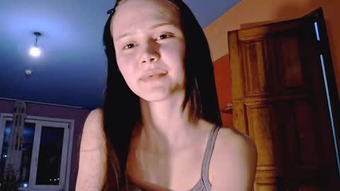 Snapshot of marismiler chatting on April 1, 2026, 1:41 pm Mari online show from April 1, 2026, 1:41 pm