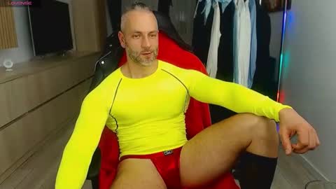 Snapshot of marismuscle chatting on November 18, 2025, 8:02 pm MarisMuscle online show from November 18, 2025, 8:02 pm