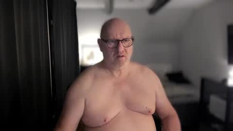 Snapshot of mark1963sub chatting on February 14, 2025, 8:37 pm Mark online show from February 14, 2025, 8:37 pm