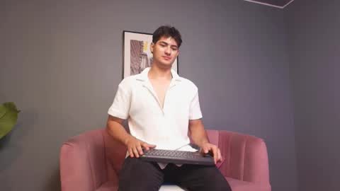 mark_evans1_ online show from October 24, 2025, 2:13 pm