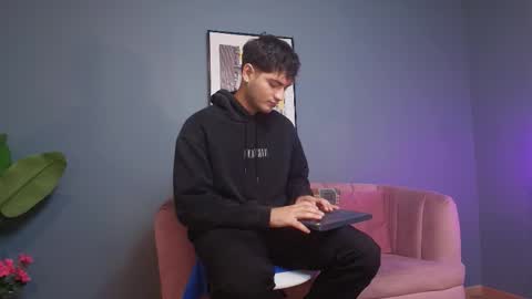 mark_evans1_ online show from November 16, 2025, 2:44 pm