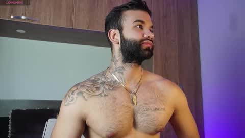 Mark online show from October 16, 2025, 8:10 pm