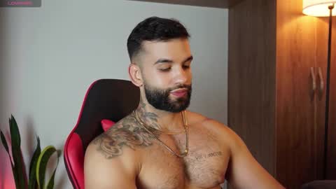 Mark online show from November 6, 2025, 9:15 pm