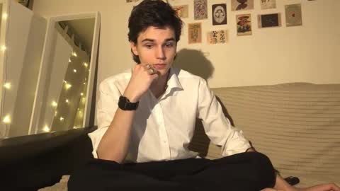 Mark online show from November 5, 2025, 2:39 pm