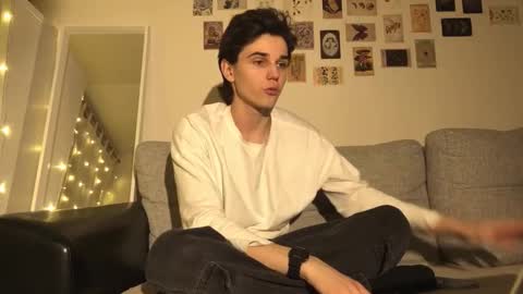 Mark online show from November 10, 2025, 5:34 pm