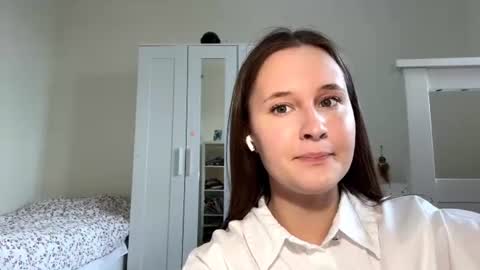 Snapshot of marloginanni chatting on June 27, 2026, 9:36 am Mia online show from June 27, 2026, 9:36 am