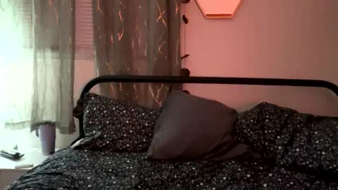 Snapshot of maroon_moon chatting on February 15, 2025, 8:22 am maroon_moon online show from February 15, 2025, 8:22 am