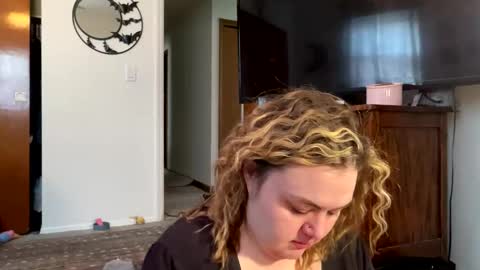 Snapshot of maroon_moon chatting on February 18, 2025, 4:37 pm maroon_moon online show from February 18, 2025, 4:37 pm