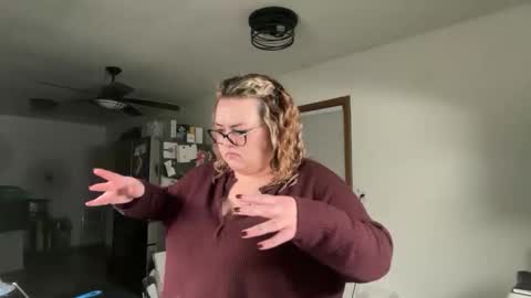 Snapshot of maroon_moon chatting on December 1, 2025, 11:32 pm maroon_moon online show from December 1, 2025, 11:32 pm