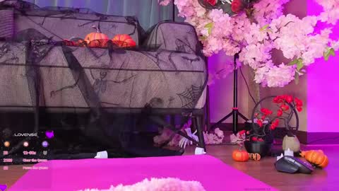 Mary online show from October 28, 2025, 7:49 pm