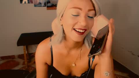 Snapshot of marryme00 chatting on May 17, 2026, 3:30 pm May online show from May 17, 2026, 3:30 pm