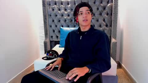 MARSHALL online show from November 17, 2025, 1:06 pm