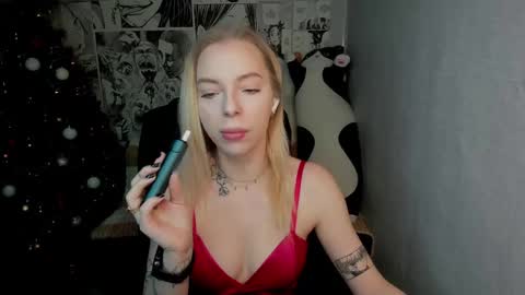 Snapshot of martha_cameron chatting on December 17, 2024, 8:10 pm Martha Cameron online show from December 17, 2024, 8:10 pm