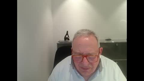 martin_1947 online show from February 13, 2025, 11:04 pm