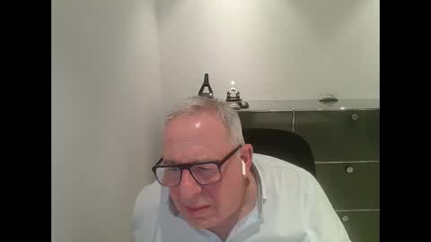 martin_1947 online show from February 16, 2025, 8:22 pm