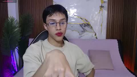 martin_tay online show from July 14, 2026, 7:19 pm
