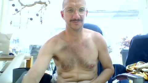 Snapshot of martinadam18 chatting on June 19, 2026, 11:03 am martinadam18 online show from June 19, 2026, 11:03 am