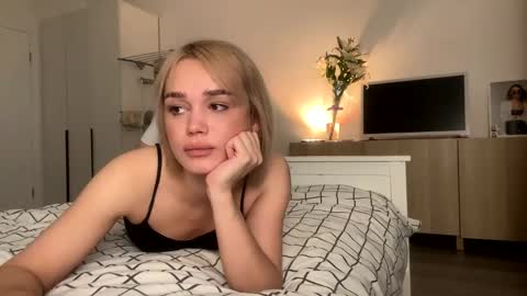 Snapshot of mary_geyson1 chatting on December 4, 2024, 3:04 am Mary online show from December 4, 2024, 3:04 am