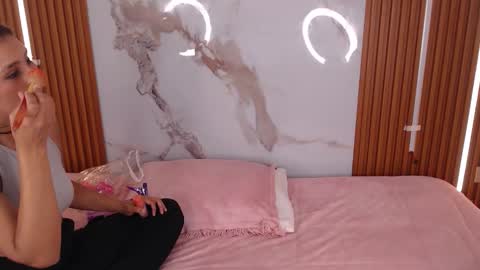 Hi guys im Mary  online show from November 14, 2025, 12:26 pm