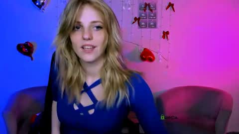mary_moon__ online show from May 18, 2026, 7:20 pm