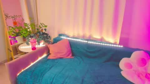 Snapshot of mary_radiant chatting on February 5, 2026, 2:27 am Mary online show from February 5, 2026, 2:27 am